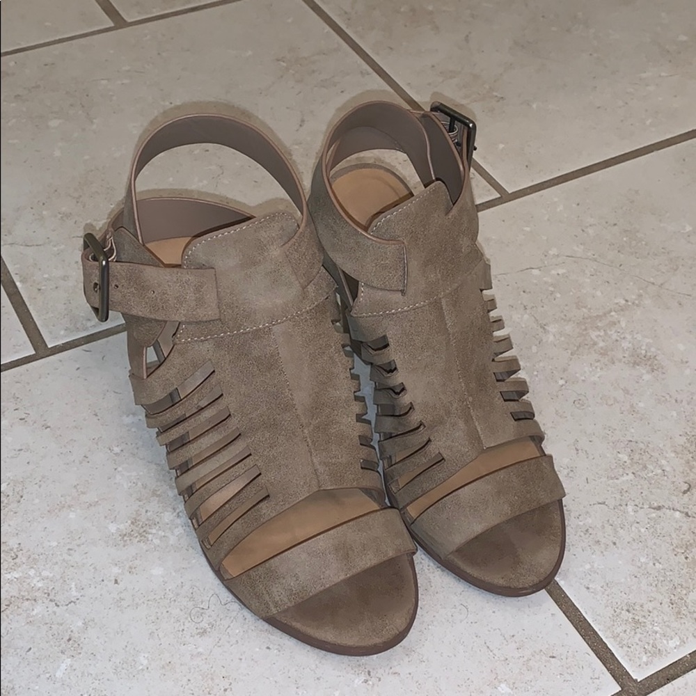 Cute heels for spring ❤️Make me an offer